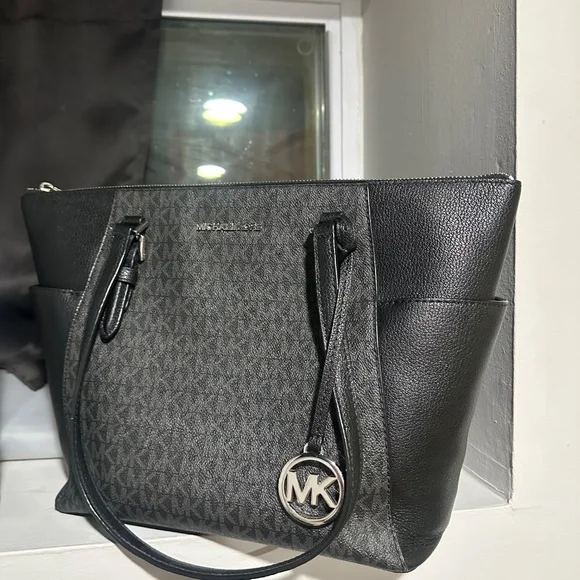 Michael Kors Black Purse, Lightly Used, No Flaws - Picture 2 of 3